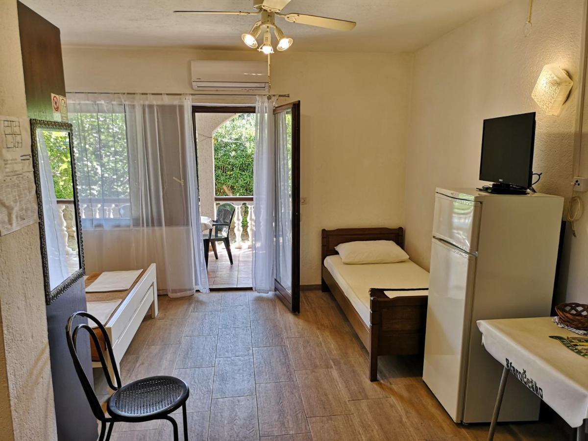 Apartments Mint Povljana - 50M From Sandy Beach Buitenkant foto