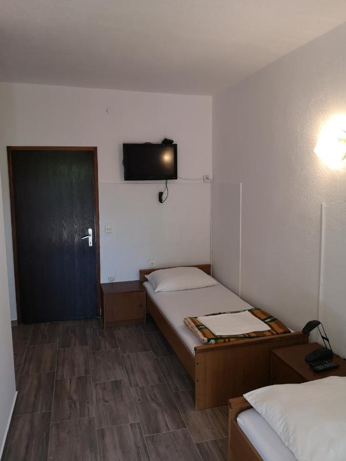 Apartments Mint Povljana - 50M From Sandy Beach Buitenkant foto